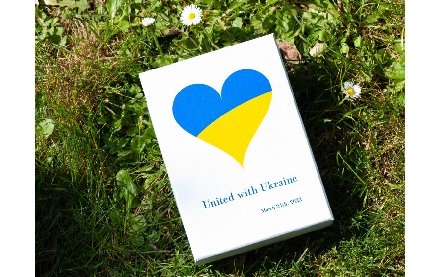 Nous nous tenons aux côtés de l'Ukraine et souhaitons voir la paix triompher dans le monde.